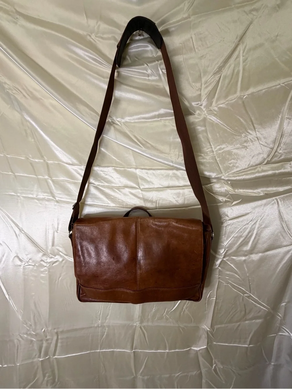 Wilsons Leather Brown Distressed Messenger Bag Laptop Briefcase Vintage Patina